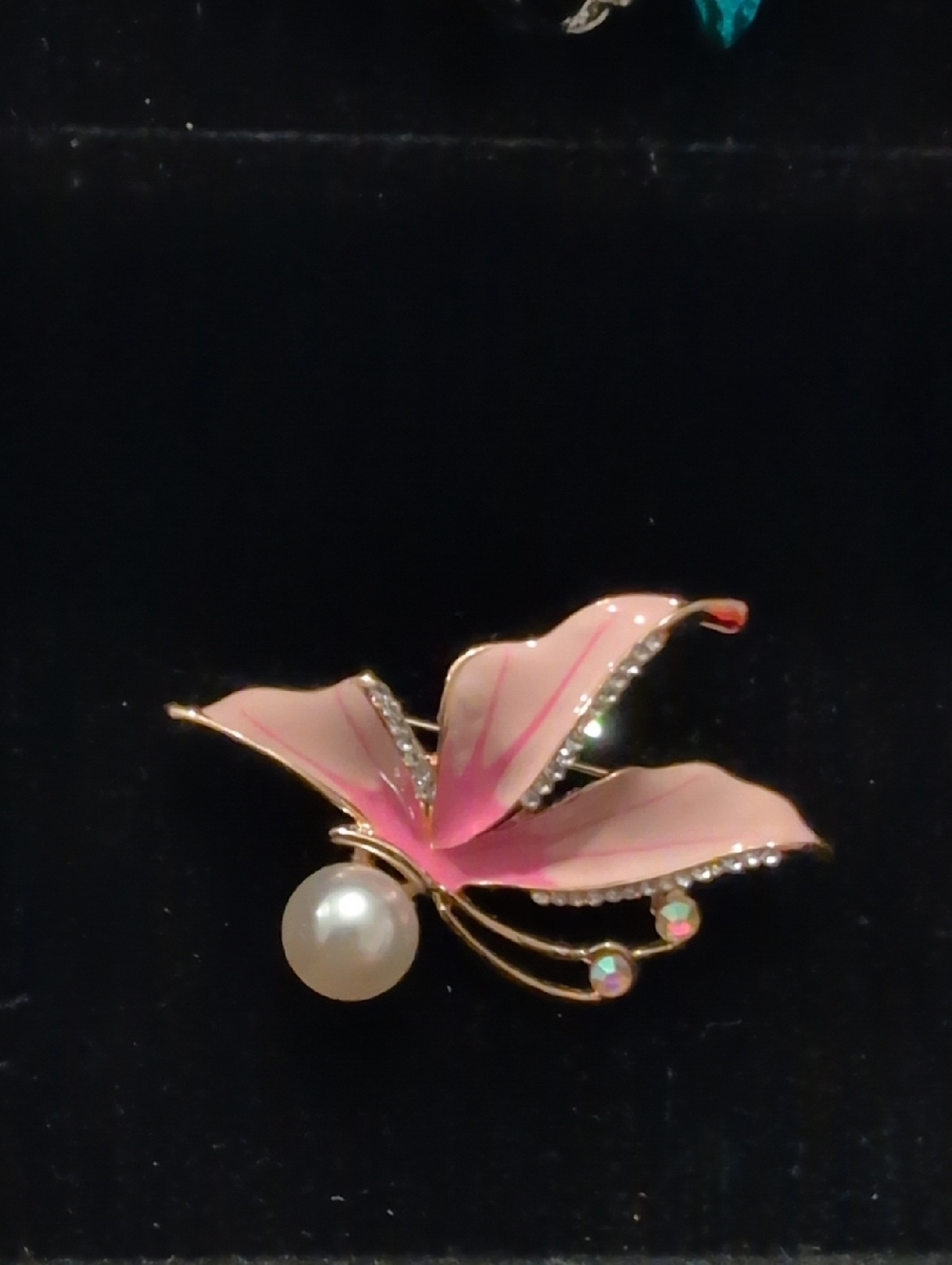 🆕Elegant Pink Butterfly Brooch with Pearl Accent. So Beautiful!